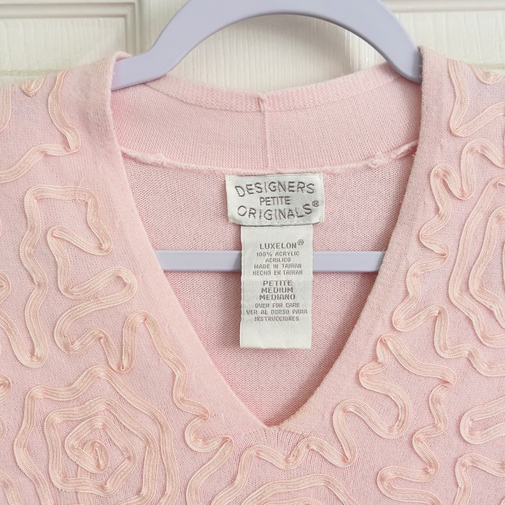 Designers Originals Sweater Womens PM Pink Vintage Ribbon Appliqué V-Neck 90s - Picture 2 of 3